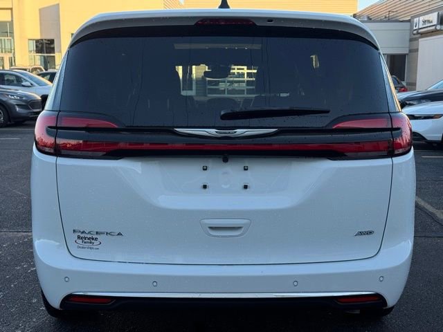 New 2026 Chrysler Pacifica Select image 5