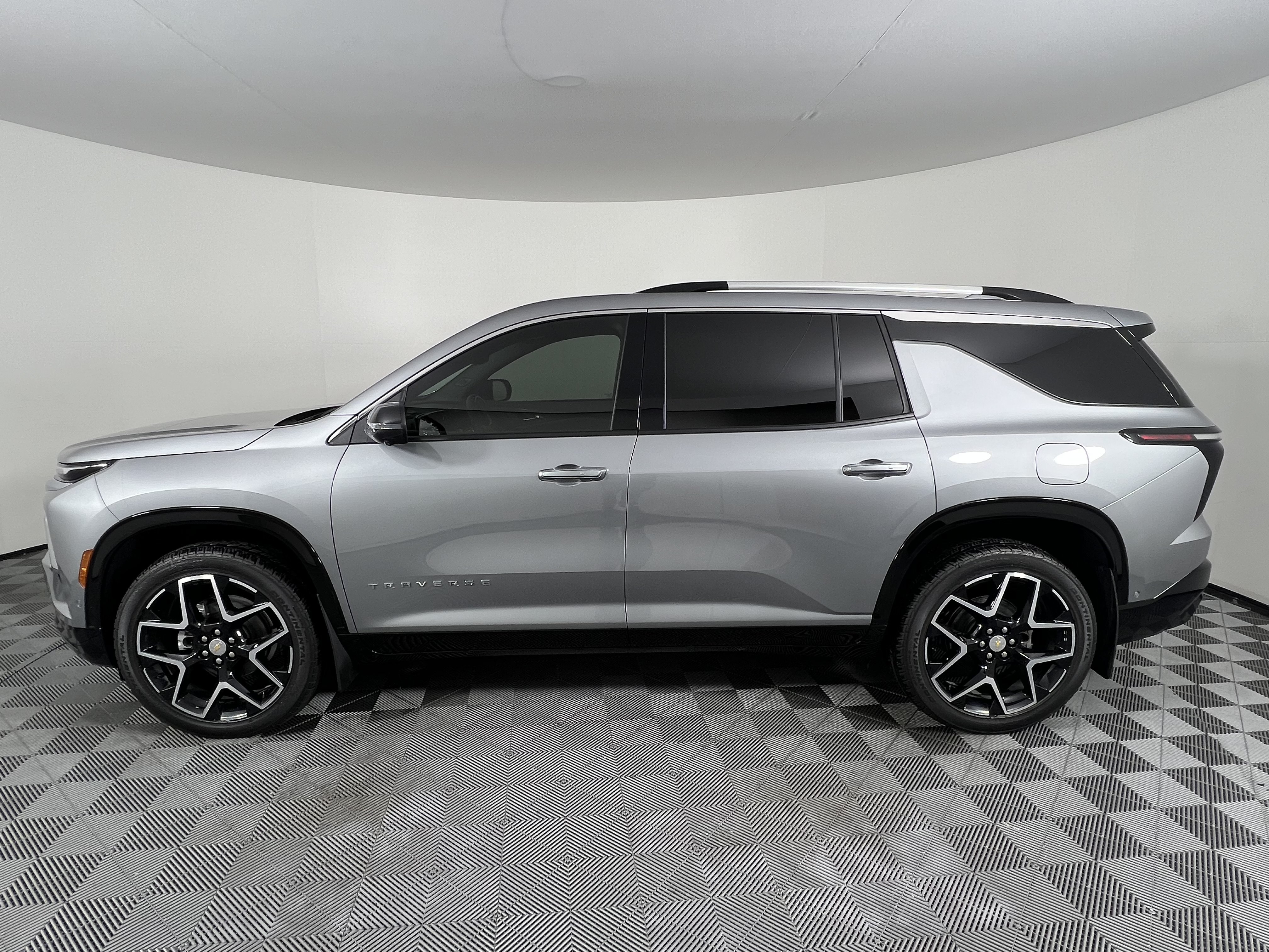 Used 2026 Chevrolet Traverse High Country AWD/4WD image 9