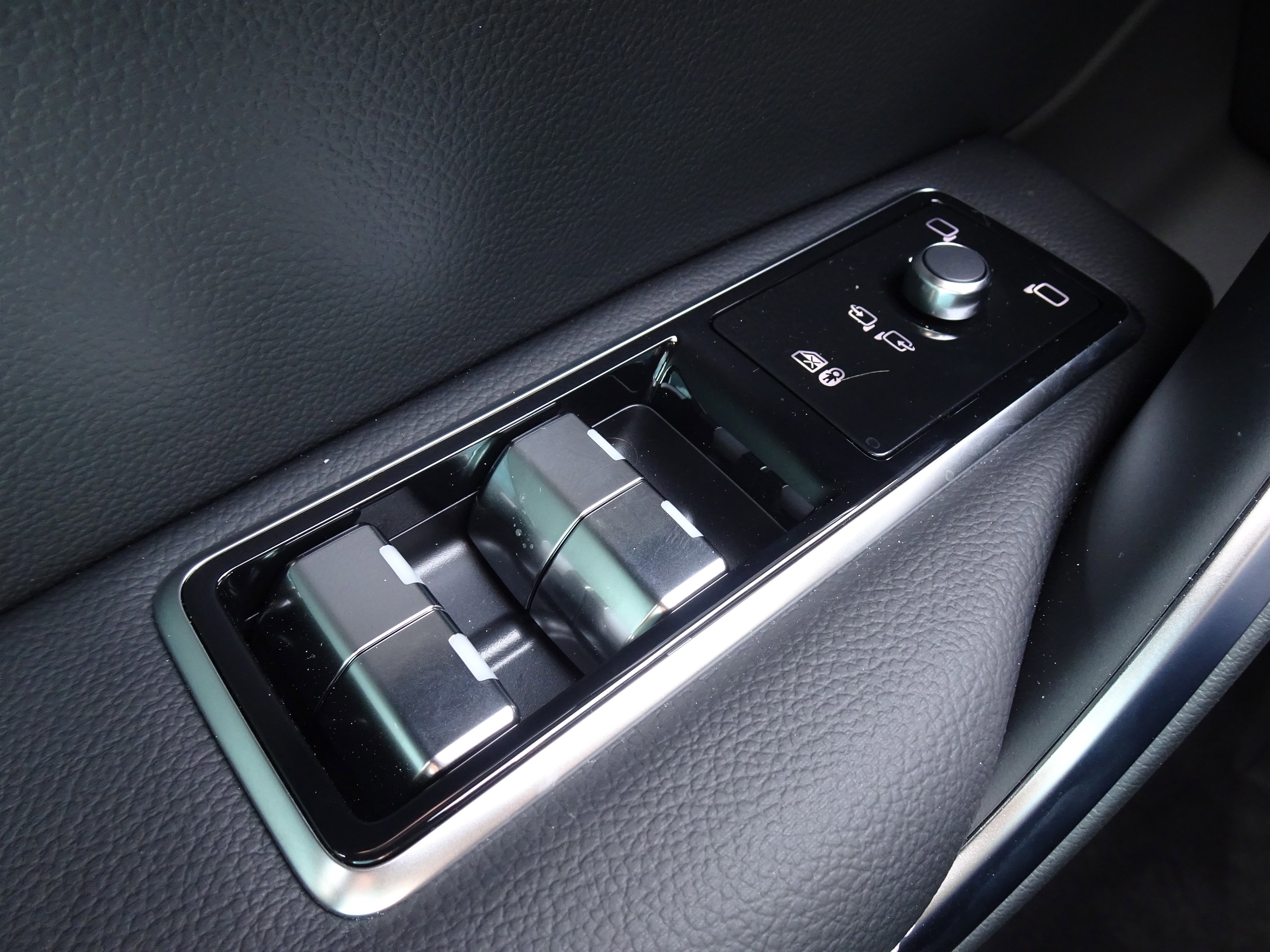 New 2026 Jaguar F-PACE R-Dynamic S image 29