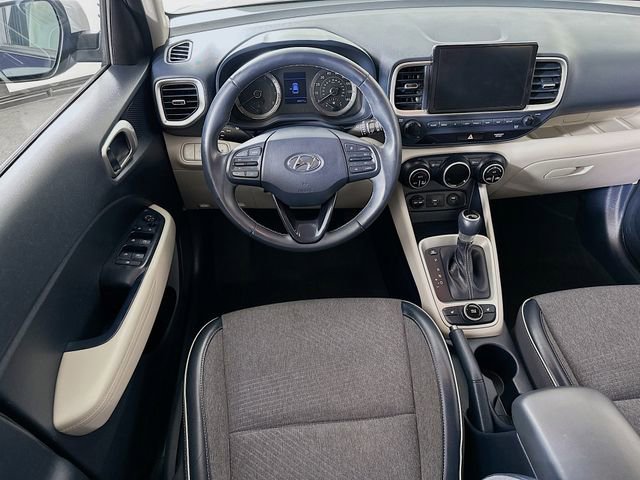 Used 2021 Hyundai Venue image 4