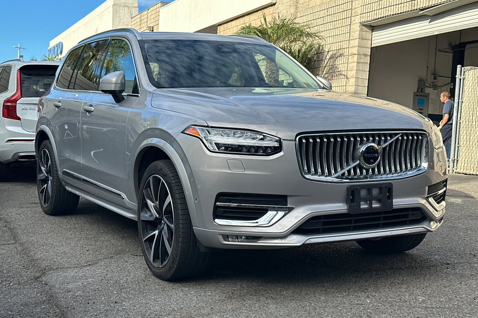 Used 2023 Volvo XC90 B6 Plus w/ Protection Package Premier AWD/4WD image 2