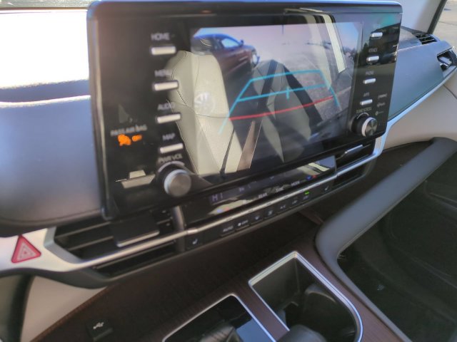 Used 2022 Toyota Sienna XLE AWD/4WD image 25