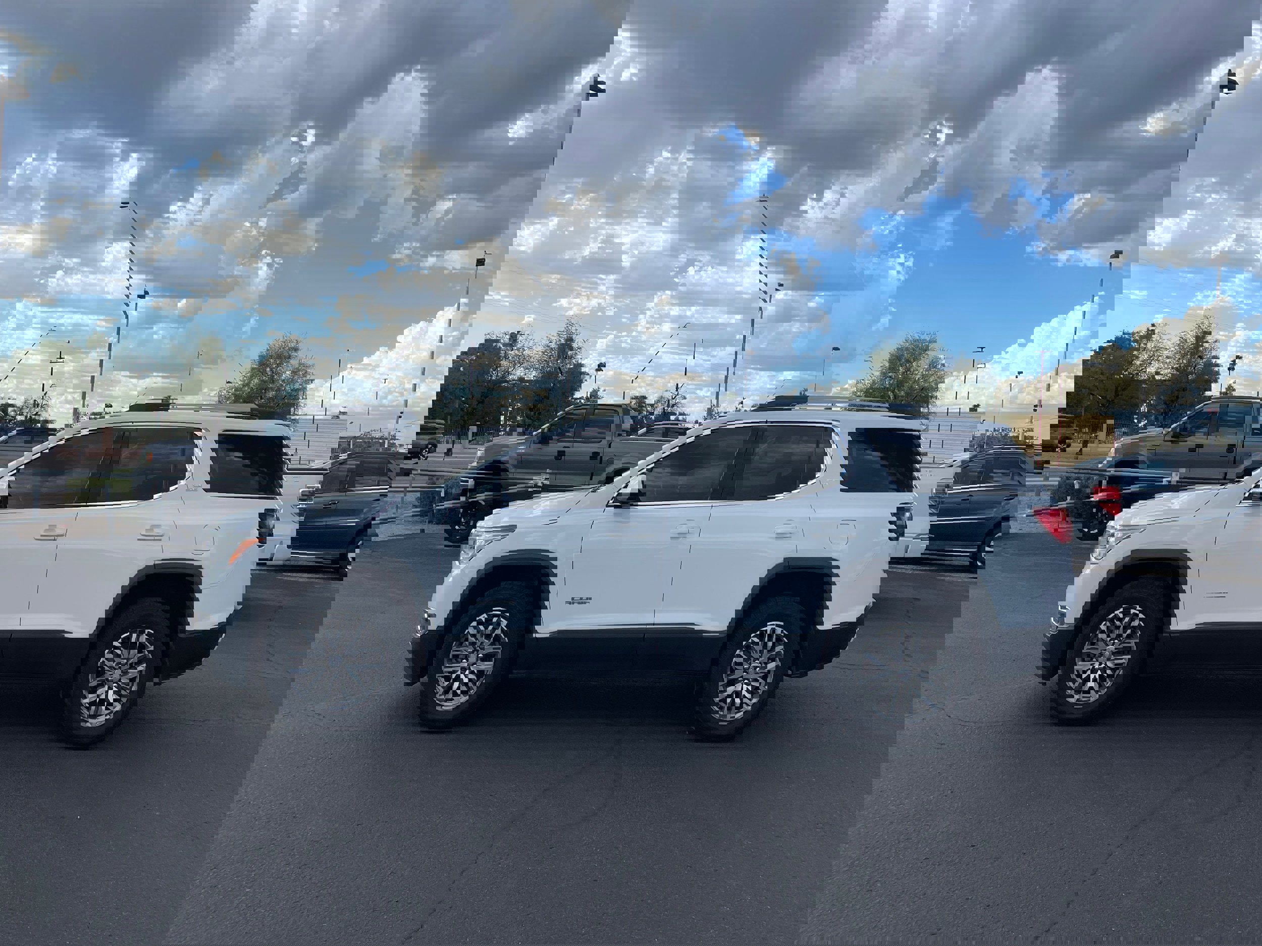 Used 2017 GMC Acadia SLE w/ Driver Alert Package I image 2