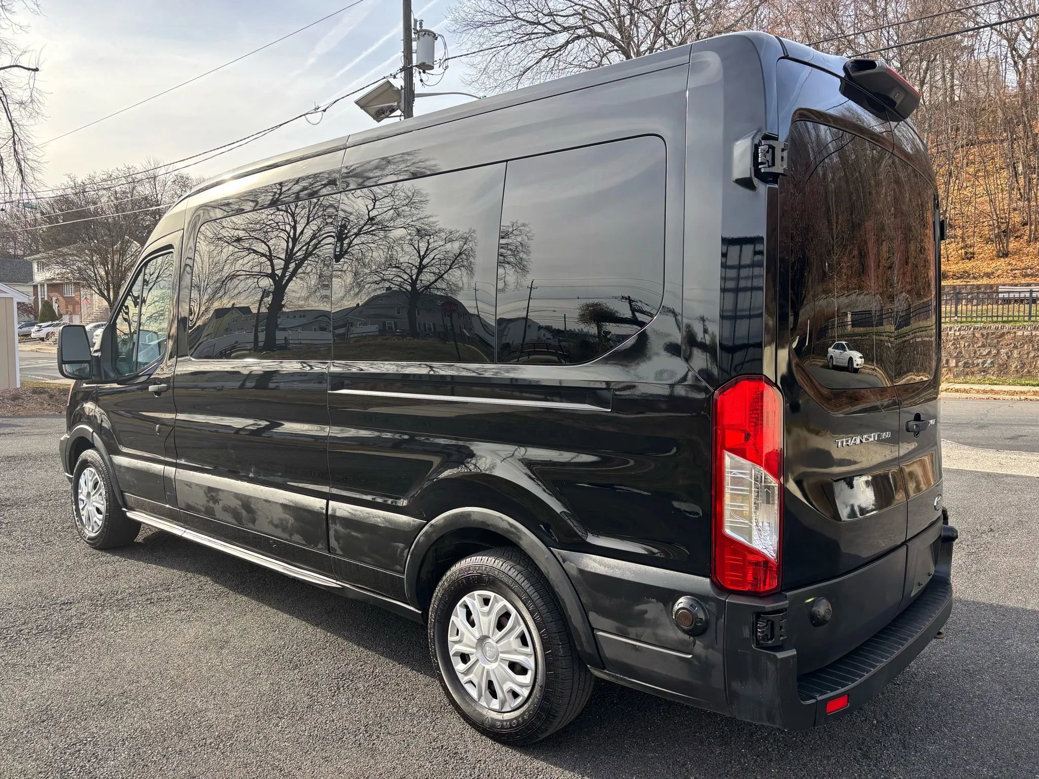 Used 2019 Ford Transit 350 XLT image 6