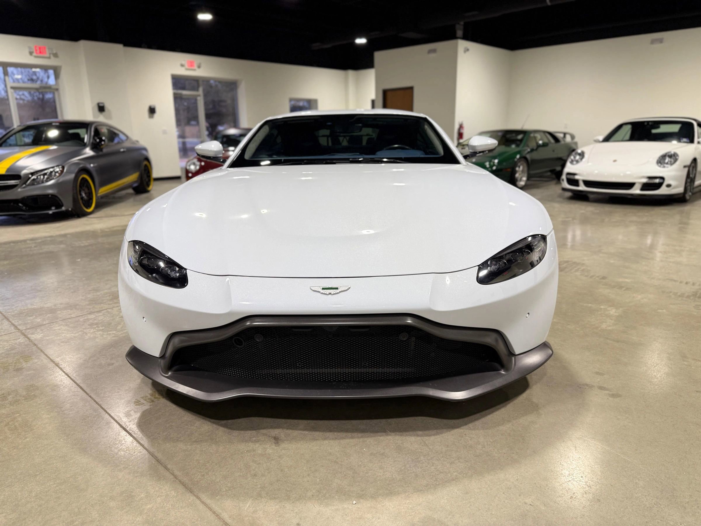 Used 2020 Aston Martin V8 Vantage Coupe image 14