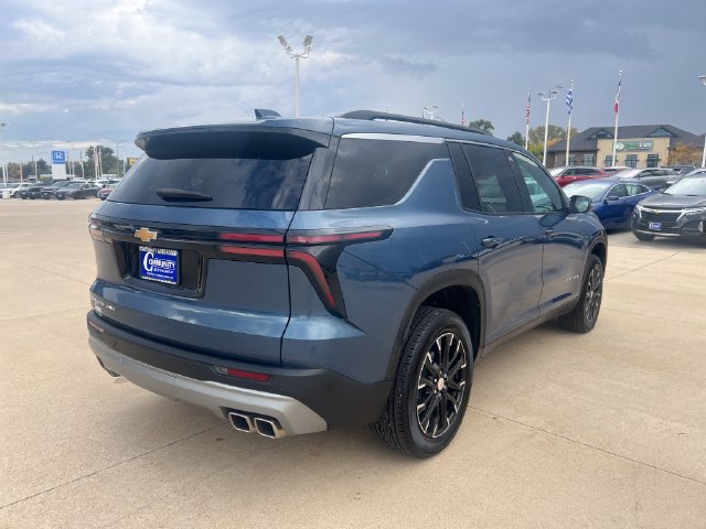 Certified 2026 Chevrolet Traverse LT w/ Sun and Wheel Package AWD/4WD image 5