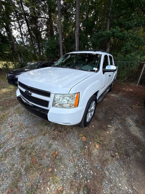 Used 2011 Chevrolet Avalanche LT w/ Luxury Package AWD/4WD image 3