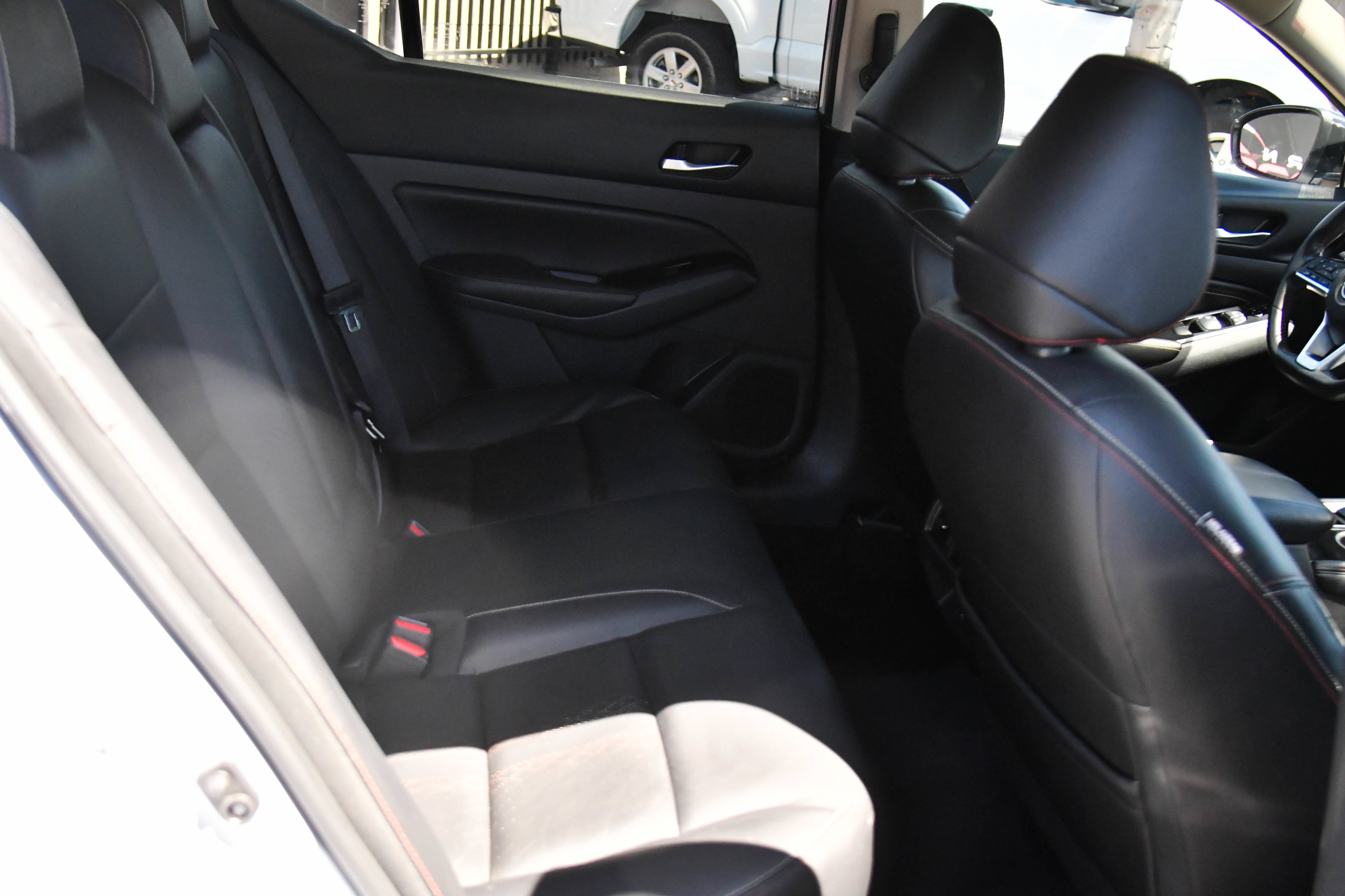 Used 2023 Nissan Altima 2.0 SR FWD image 48