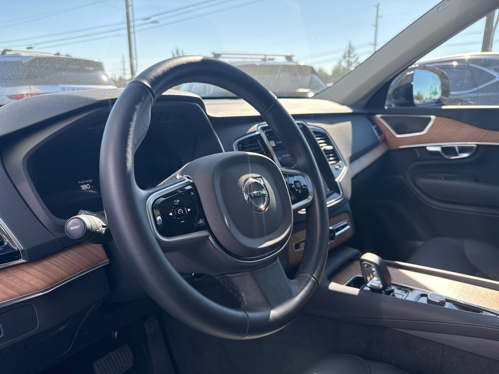 Used 2025 Volvo XC90 B6 Plus image 22