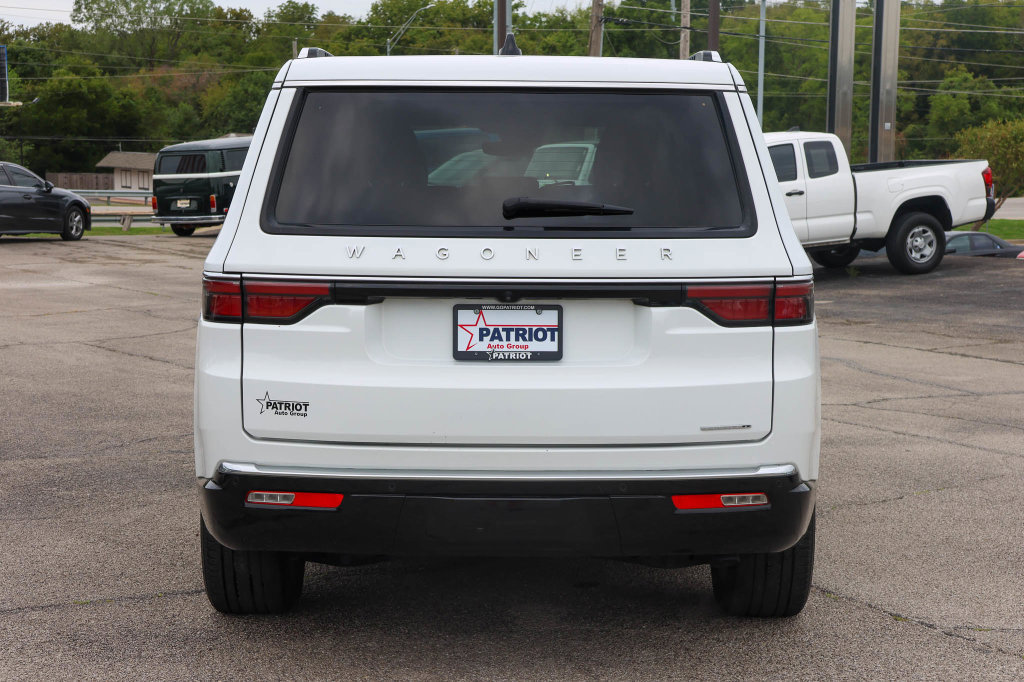 Used 2024 Jeep Wagoneer Series II w/ Flexible Seating Group RWD image 4