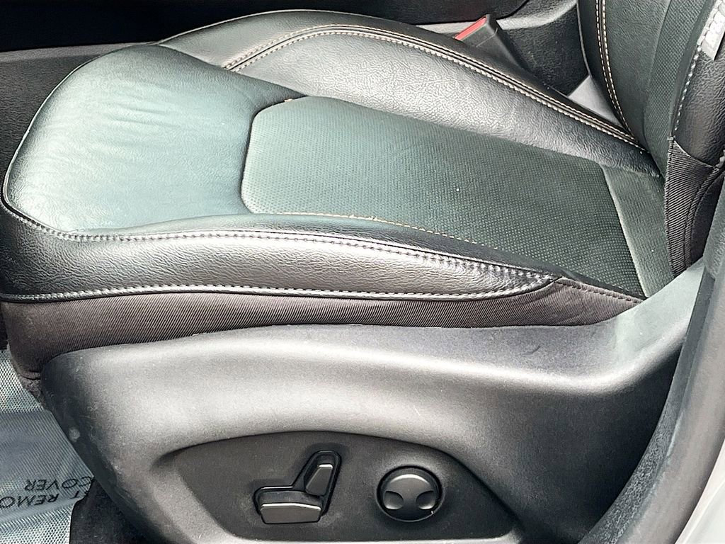 Used 2023 Jeep Compass Limited image 18