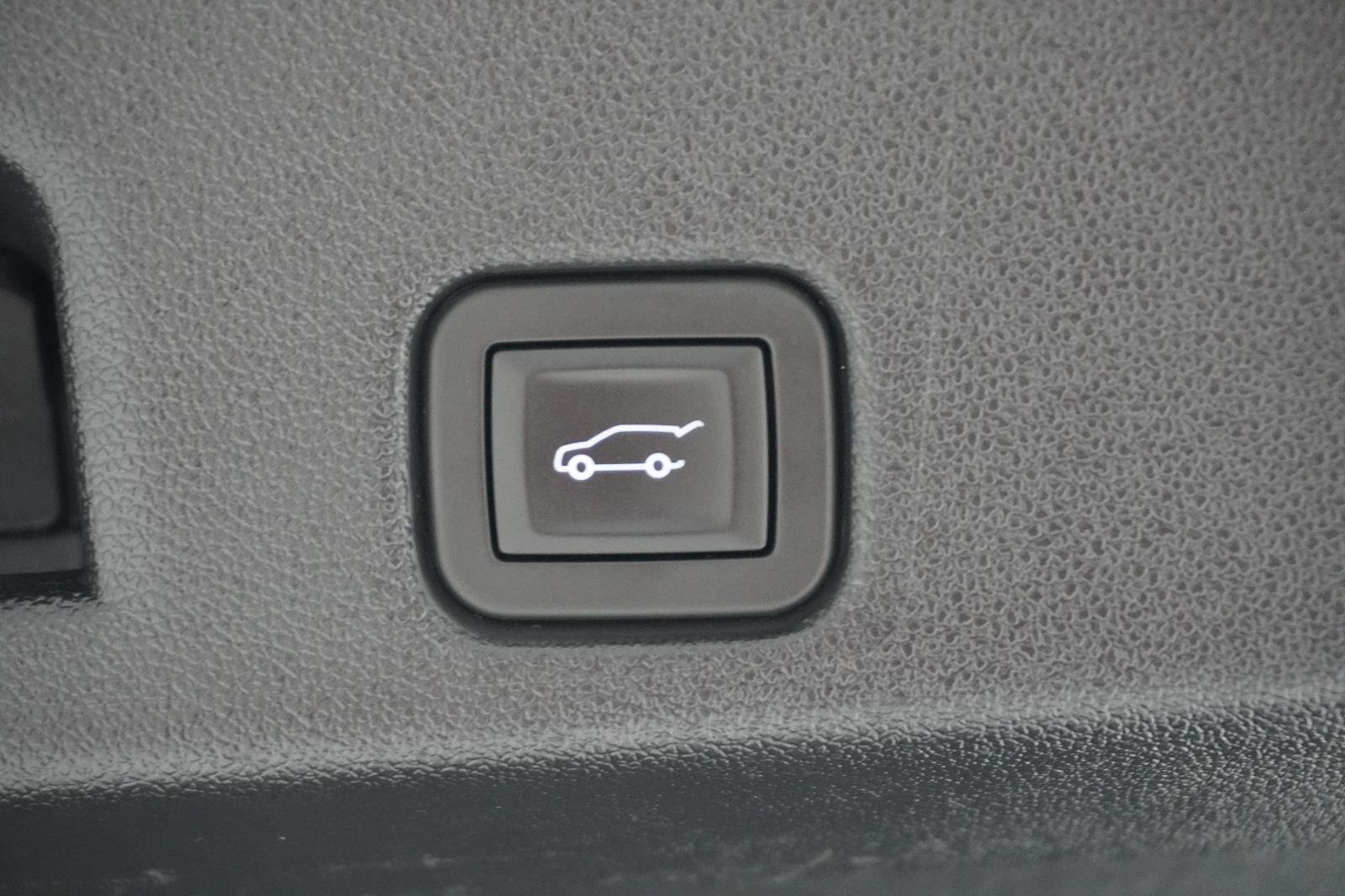 Used 2025 Chevrolet Traverse LT w/ Driver Confidence Package image 7