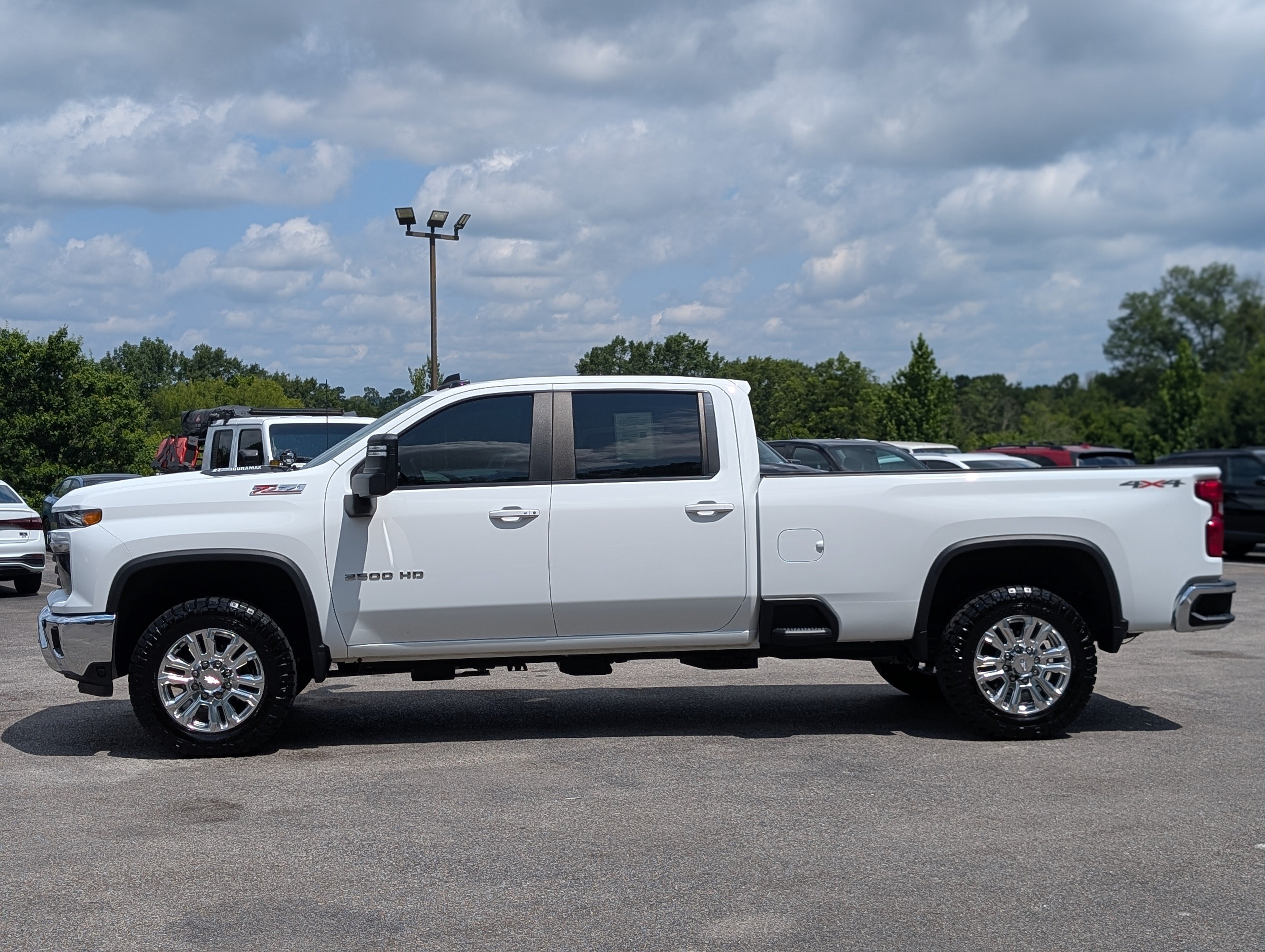 Used 2024 Chevrolet Silverado 2500 LT AWD/4WD image 6