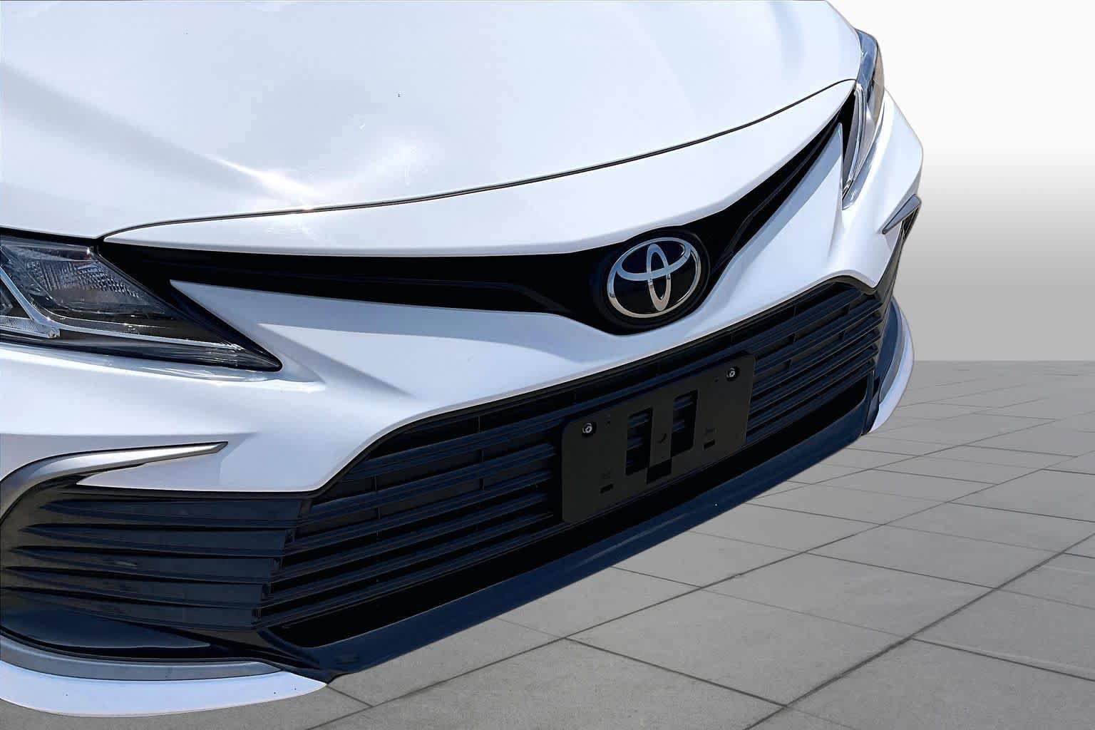 Used 2022 Toyota Camry LE FWD image 29