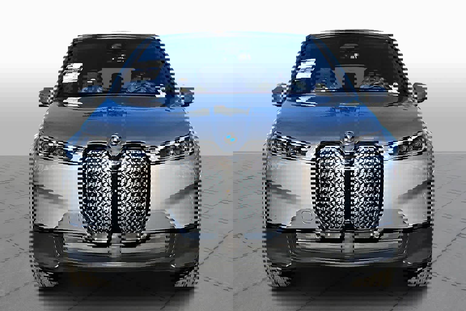 Used 2023 BMW iX xDrive50 image 3