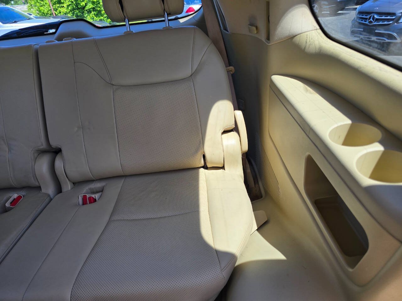 Used 2011 Lexus LX 570 4WD image 27
