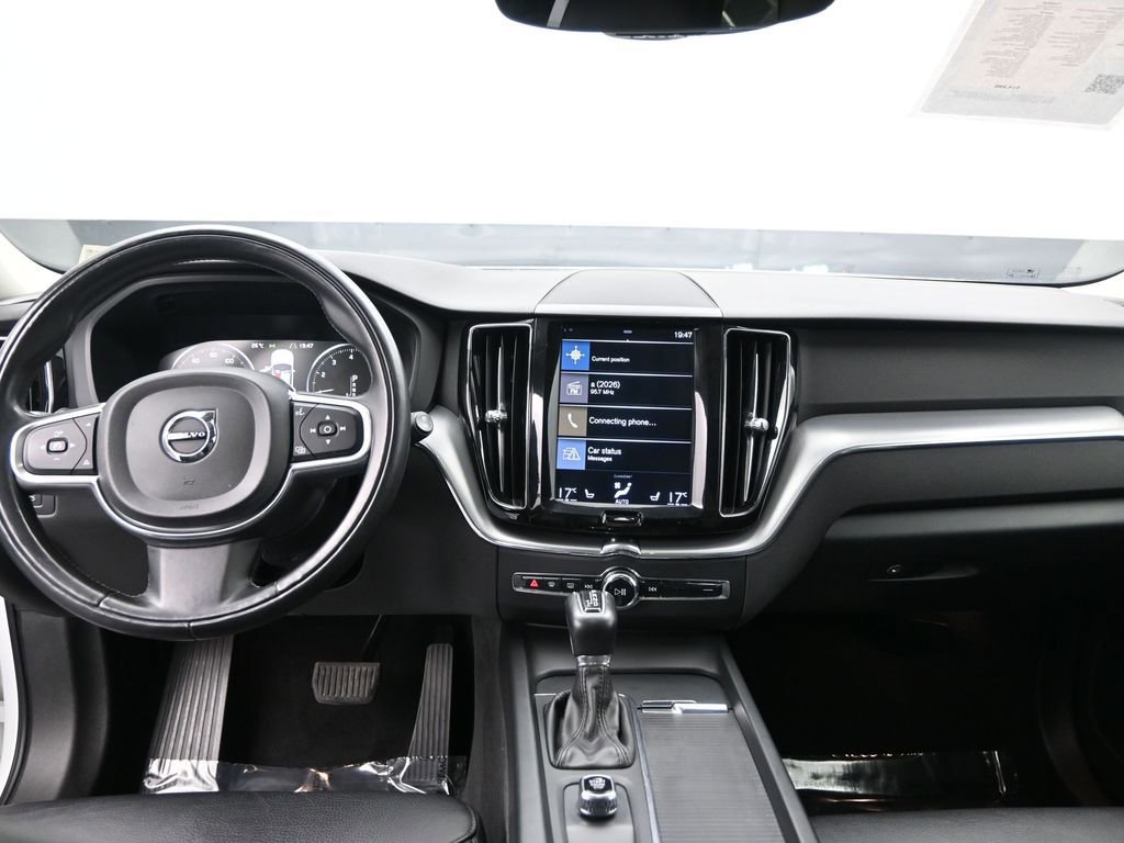 Used 2018 Volvo XC60 T5 Momentum w/ Vision Package AWD/4WD image 13