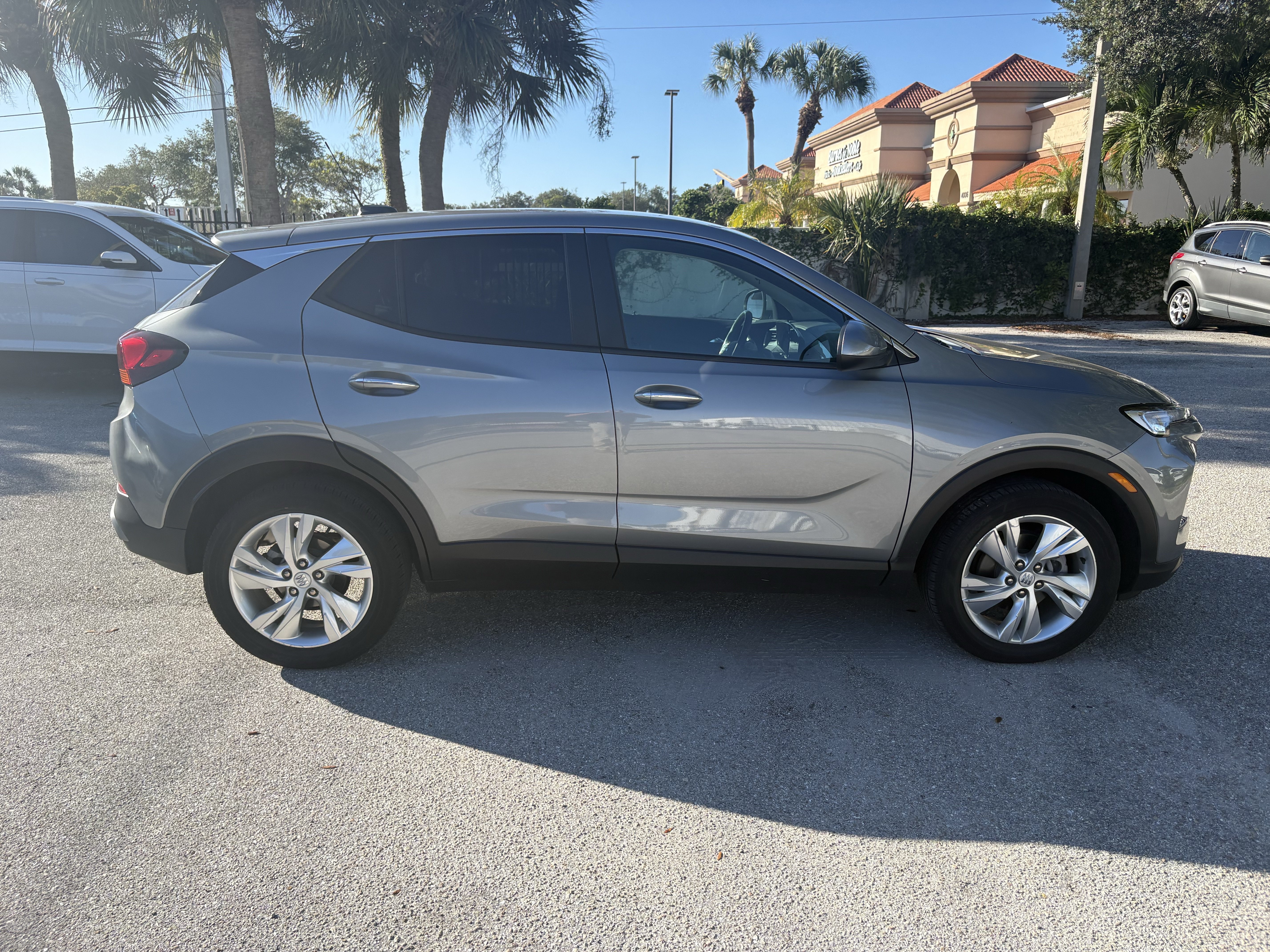 Certified 2024 Buick Encore GX Preferred w/ Comfort Package FWD image 8