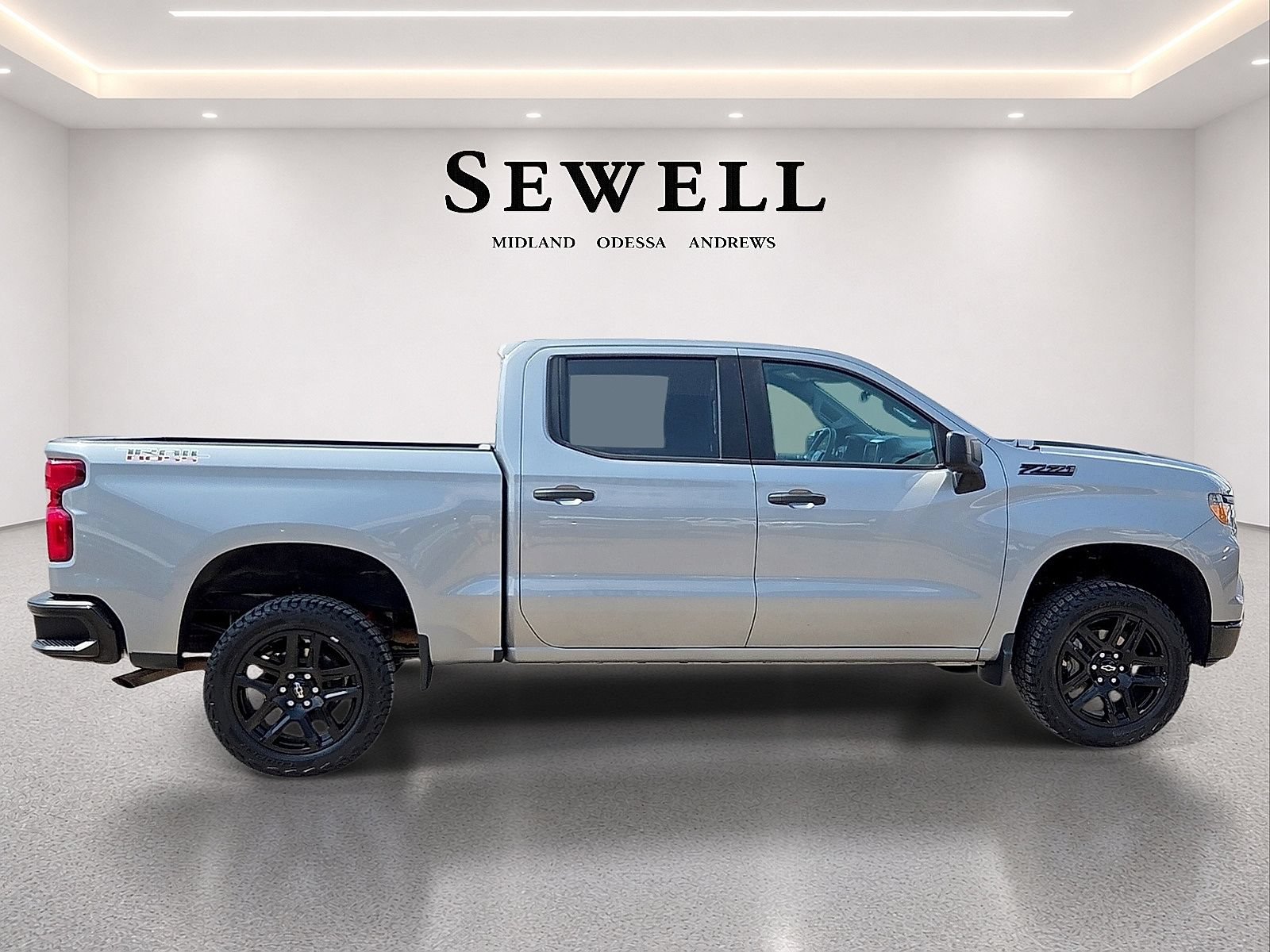 Used 2023 Chevrolet Silverado 1500 Custom Trail Boss w/ LPO, Dark Essentials Package AWD/4WD image 9