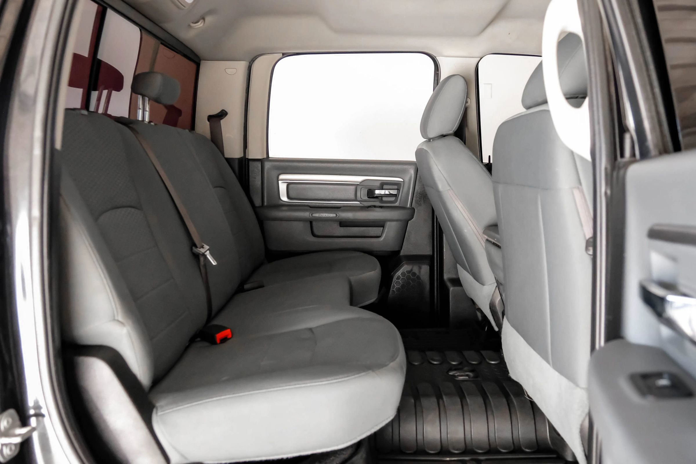 Used 2019 RAM 1500 Classic SLT image 31