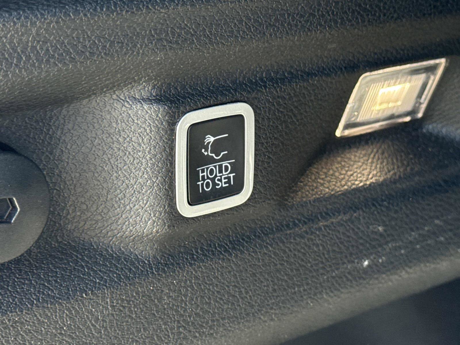 Used 2024 Jeep Grand Cherokee L Limited w/ Luxury Tech Group II image 13