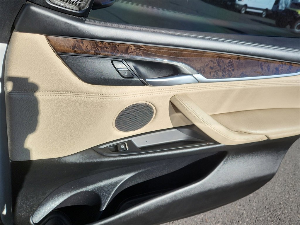 Used 2016 BMW X5 xDrive50i w/ Executive Package image 14