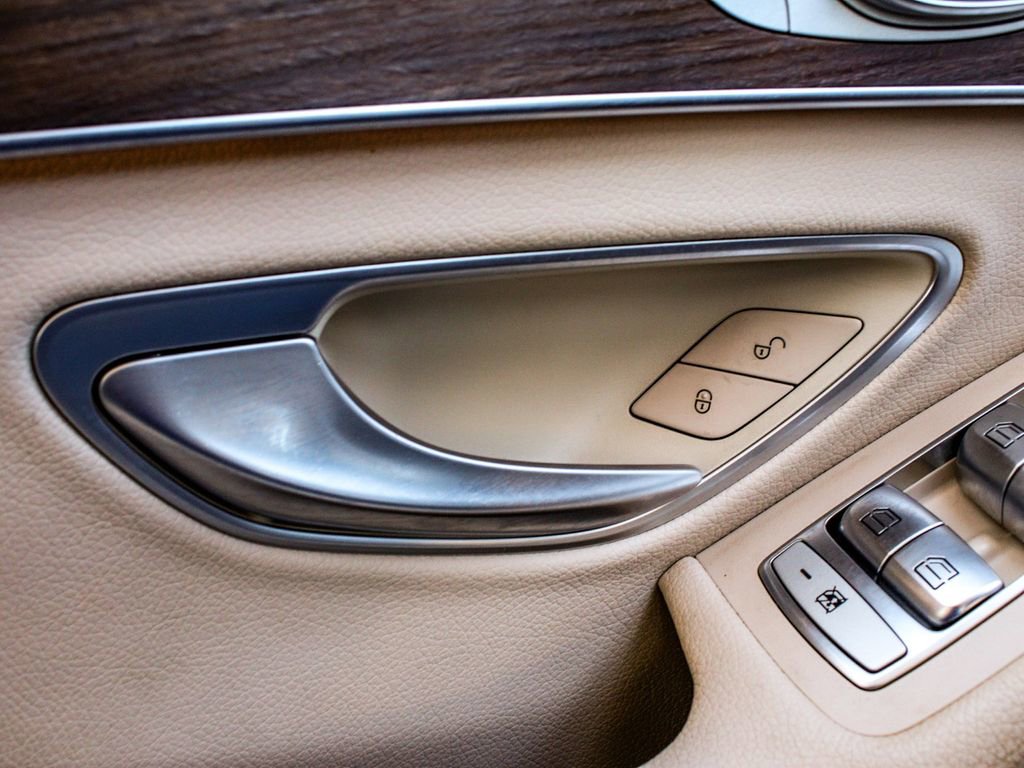 Used 2021 Mercedes-Benz C 300 4MATIC Sedan image 10