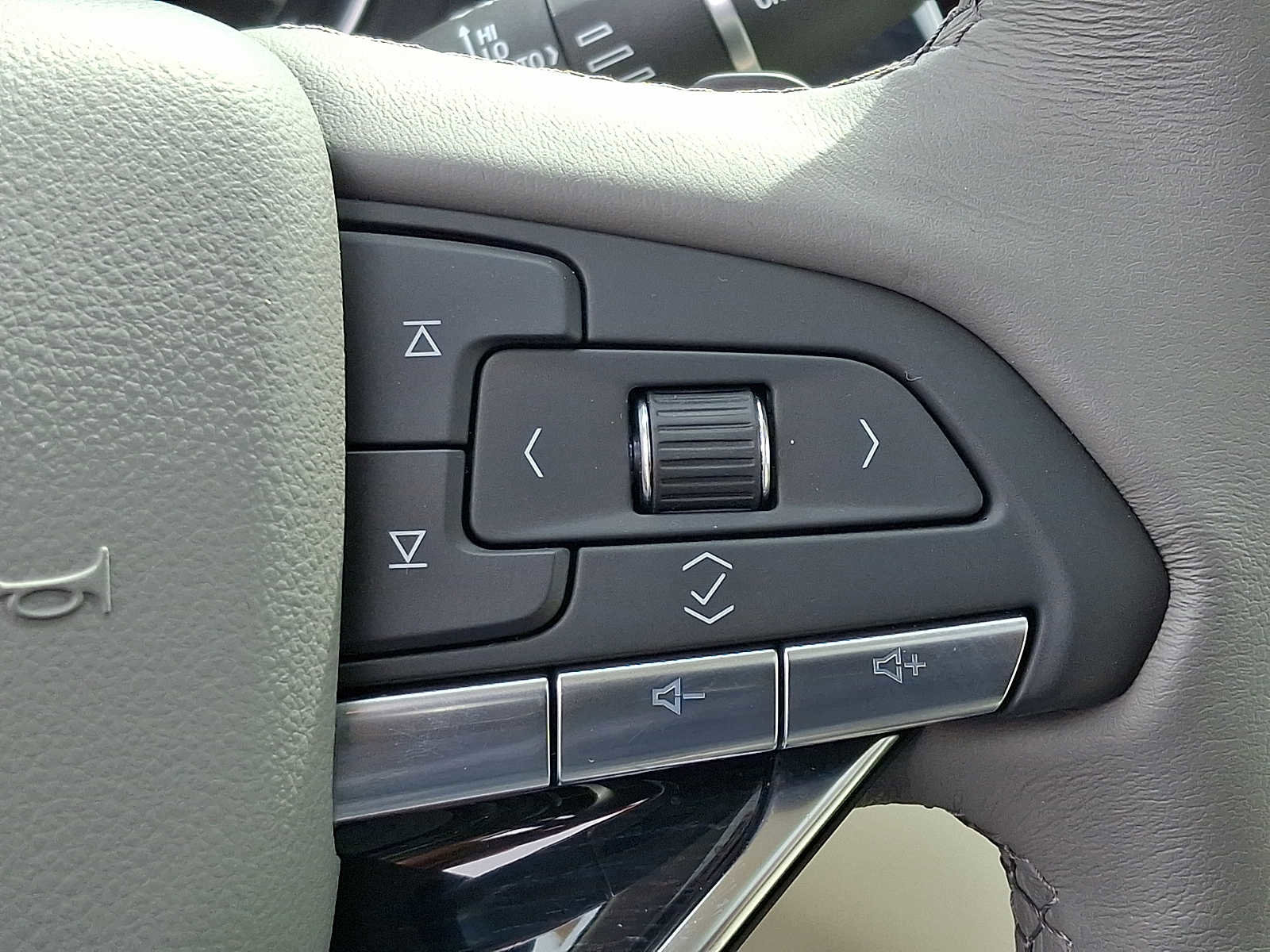 Used 2024 Cadillac XT6 Premium Luxury image 24