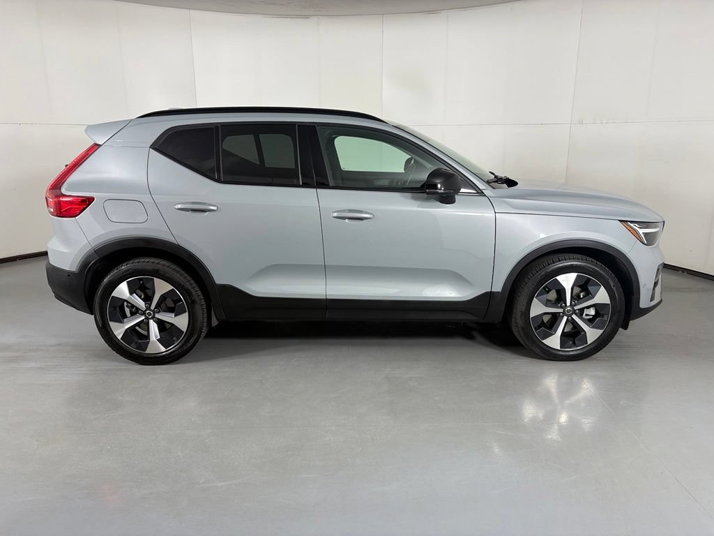 Used 2026 Volvo XC40 B5 Plus AWD/4WD image 9