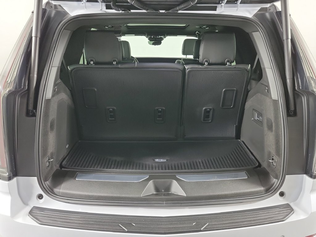 Certified 2026 Cadillac Escalade Luxury w/ Touring Package AWD/4WD image 7