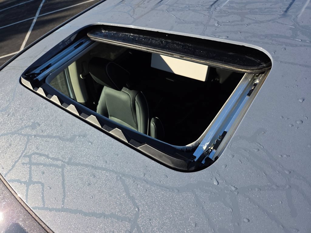Used 2025 Honda Odyssey Elite image 4