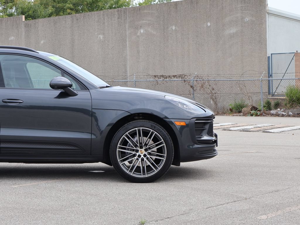 Certified 2024 Porsche Macan AWD/4WD image 10