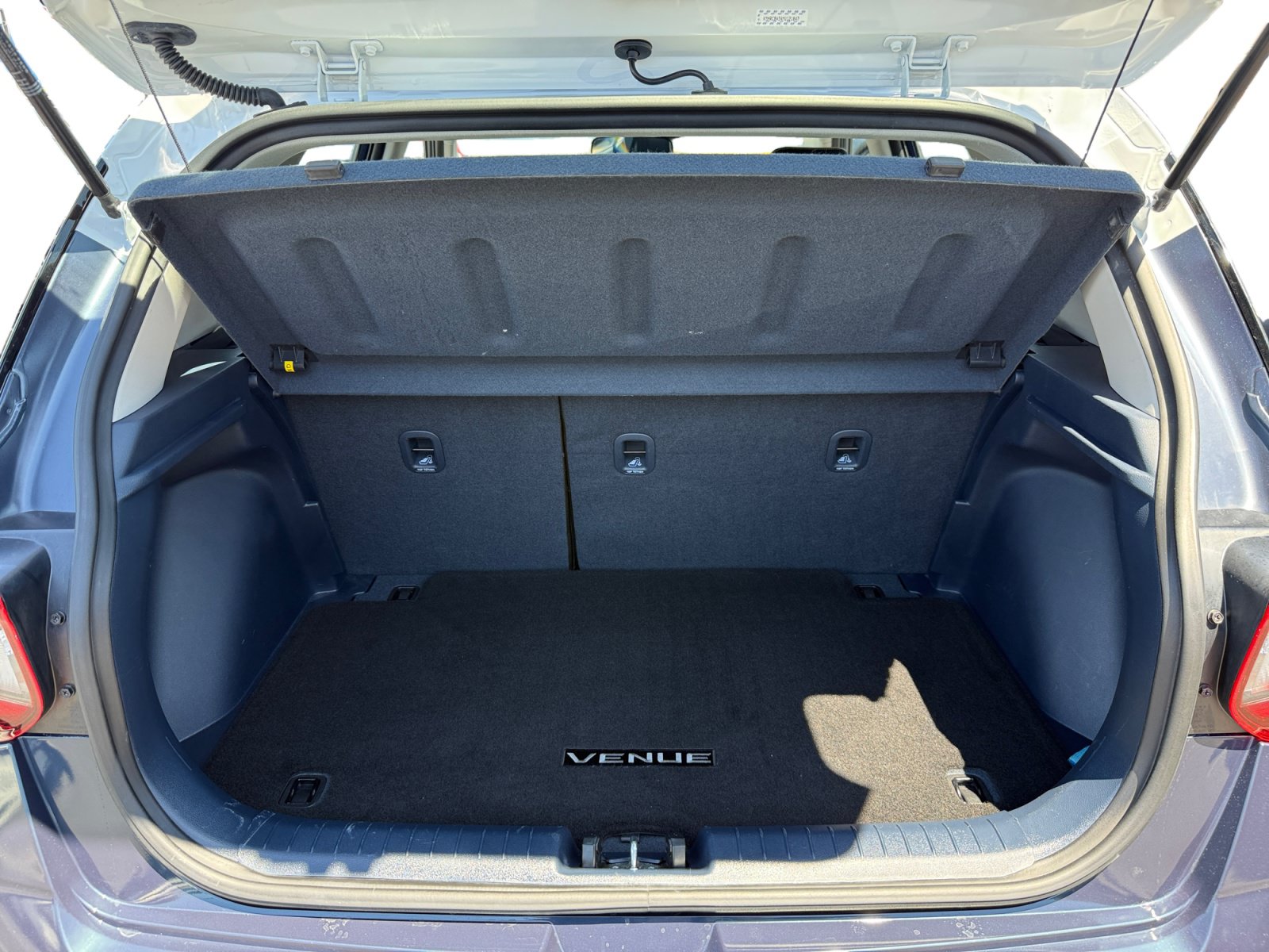 Certified 2021 Hyundai Venue FWD image 17