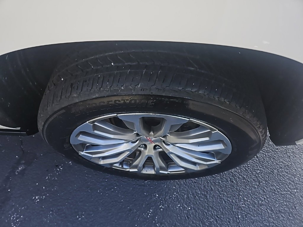 Used 2022 GMC Yukon Denali w/ Denali Premium Package image 12