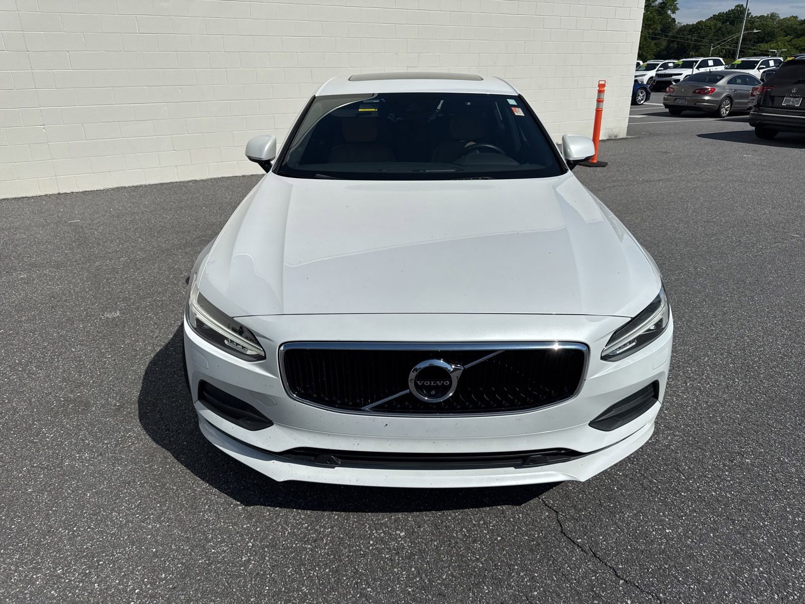 Used 2018 Volvo S90 T6 Momentum w/ Convenience Package AWD/4WD image 2