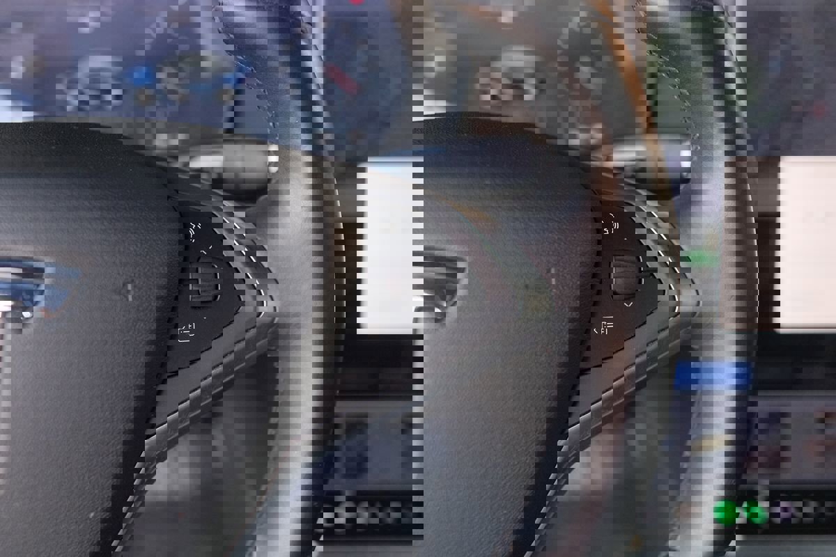 Used 2014 Tesla Model S 85 image 21