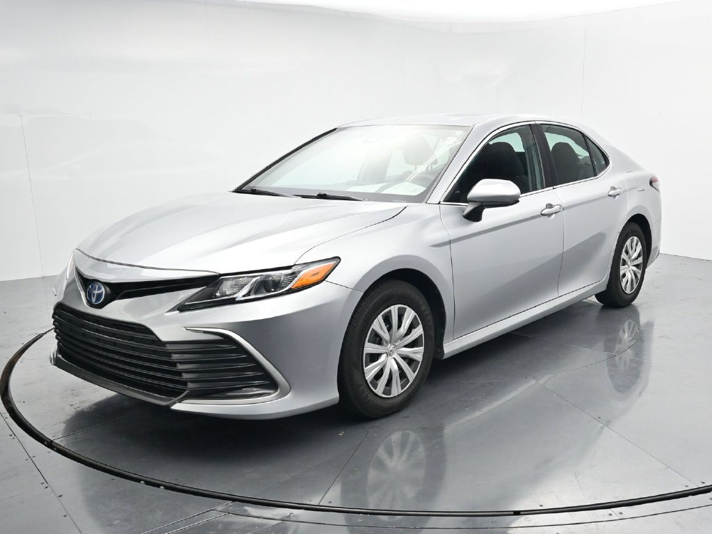 Used 2022 Toyota Camry LE FWD image 4