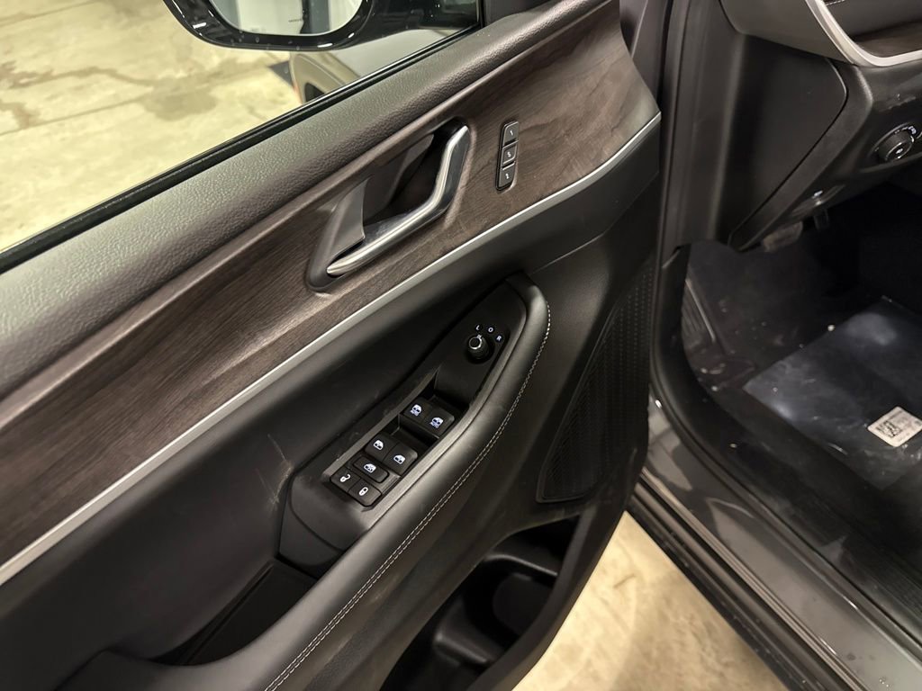 New 2025 Jeep Grand Cherokee Limited image 11