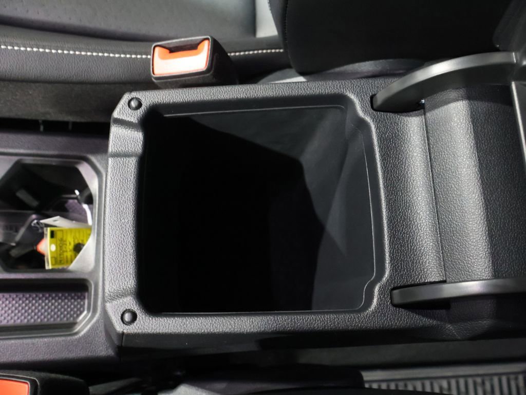 Used 2022 Volkswagen Tiguan SE image 32