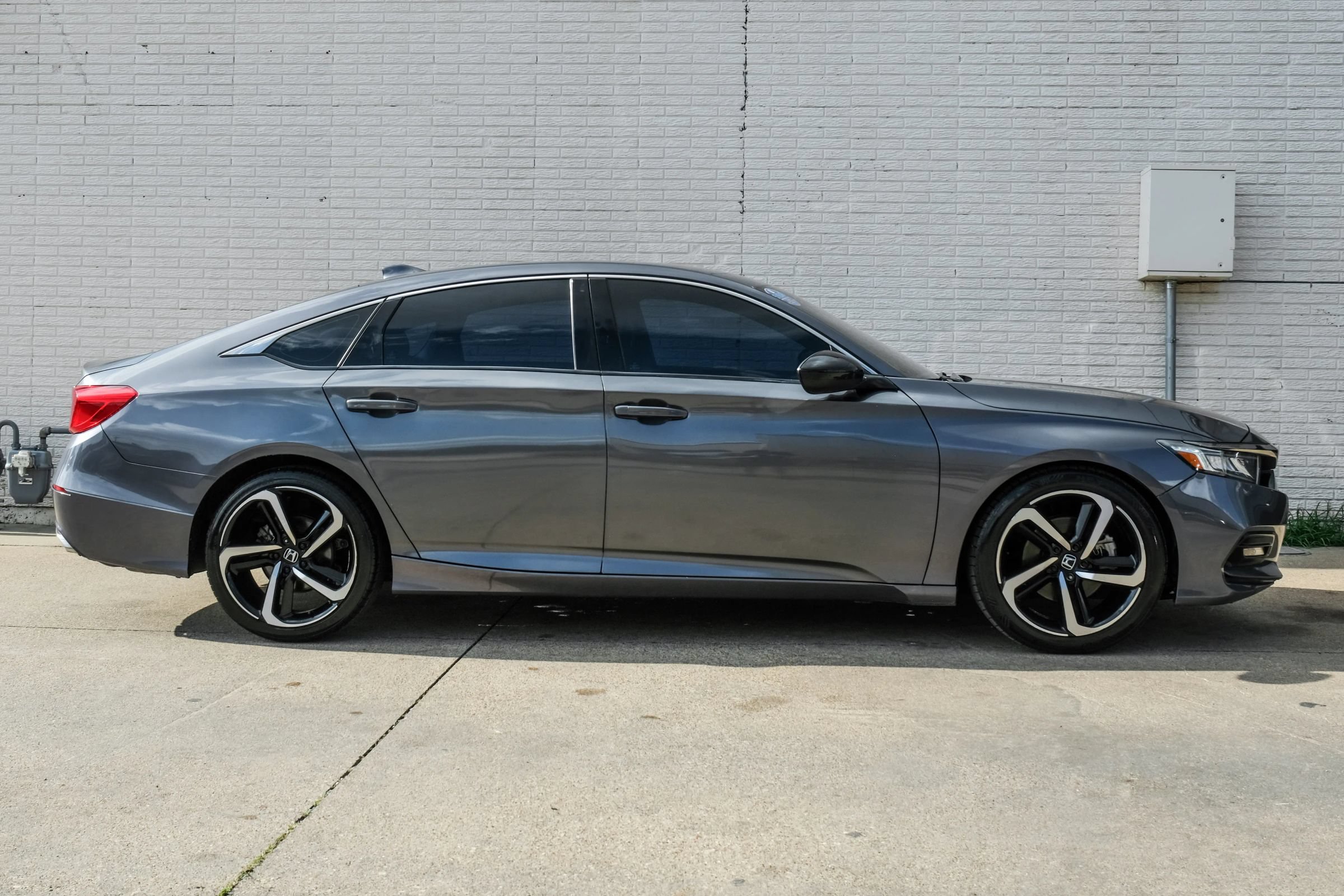 Used 2018 Honda Accord Sport image 6