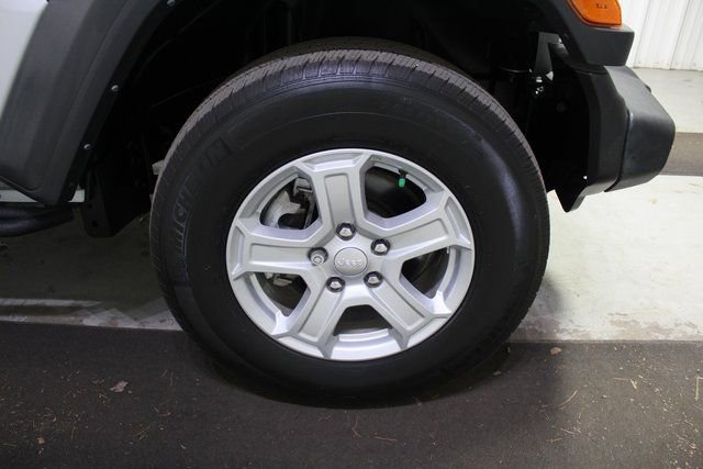 Used 2023 Jeep Wrangler Sport S image 16