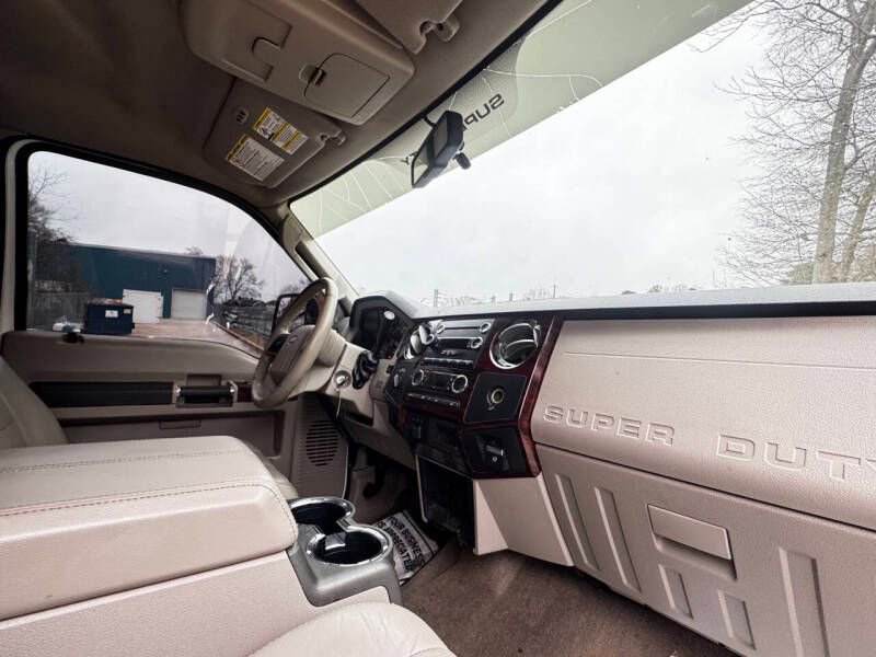 Used 2010 Ford F250 Lariat image 8