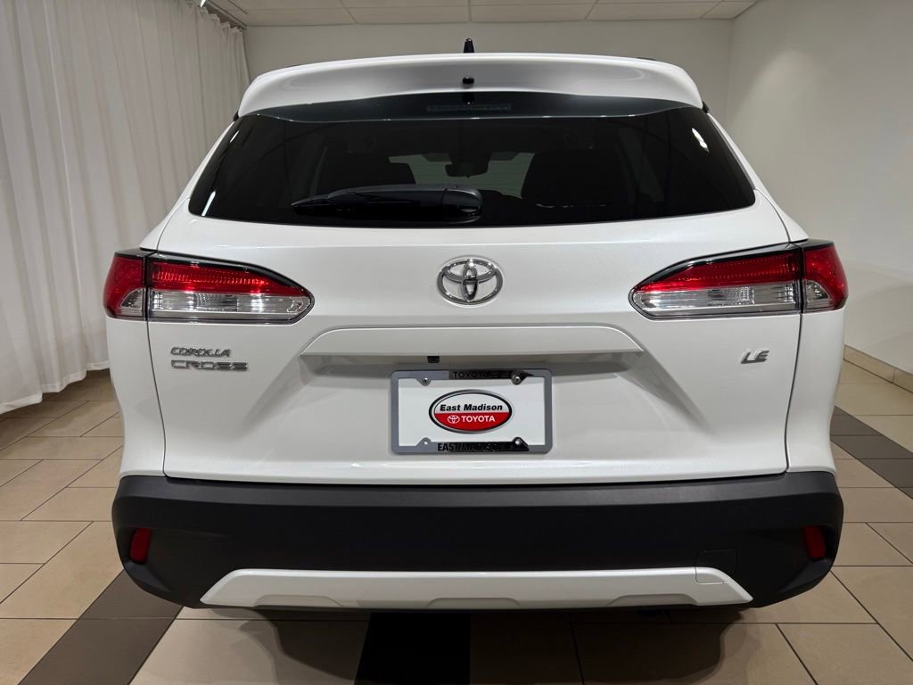 Certified 2025 Toyota Corolla Cross LE FWD image 4