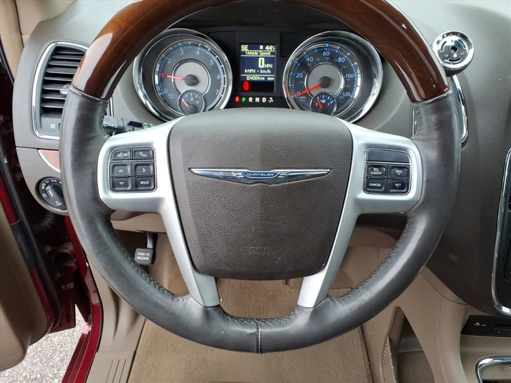 Used 2016 Chrysler Town & Country Limited Platinum image 21