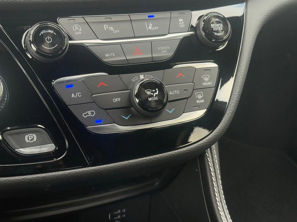 New 2026 Chrysler Pacifica Limited FWD image 16