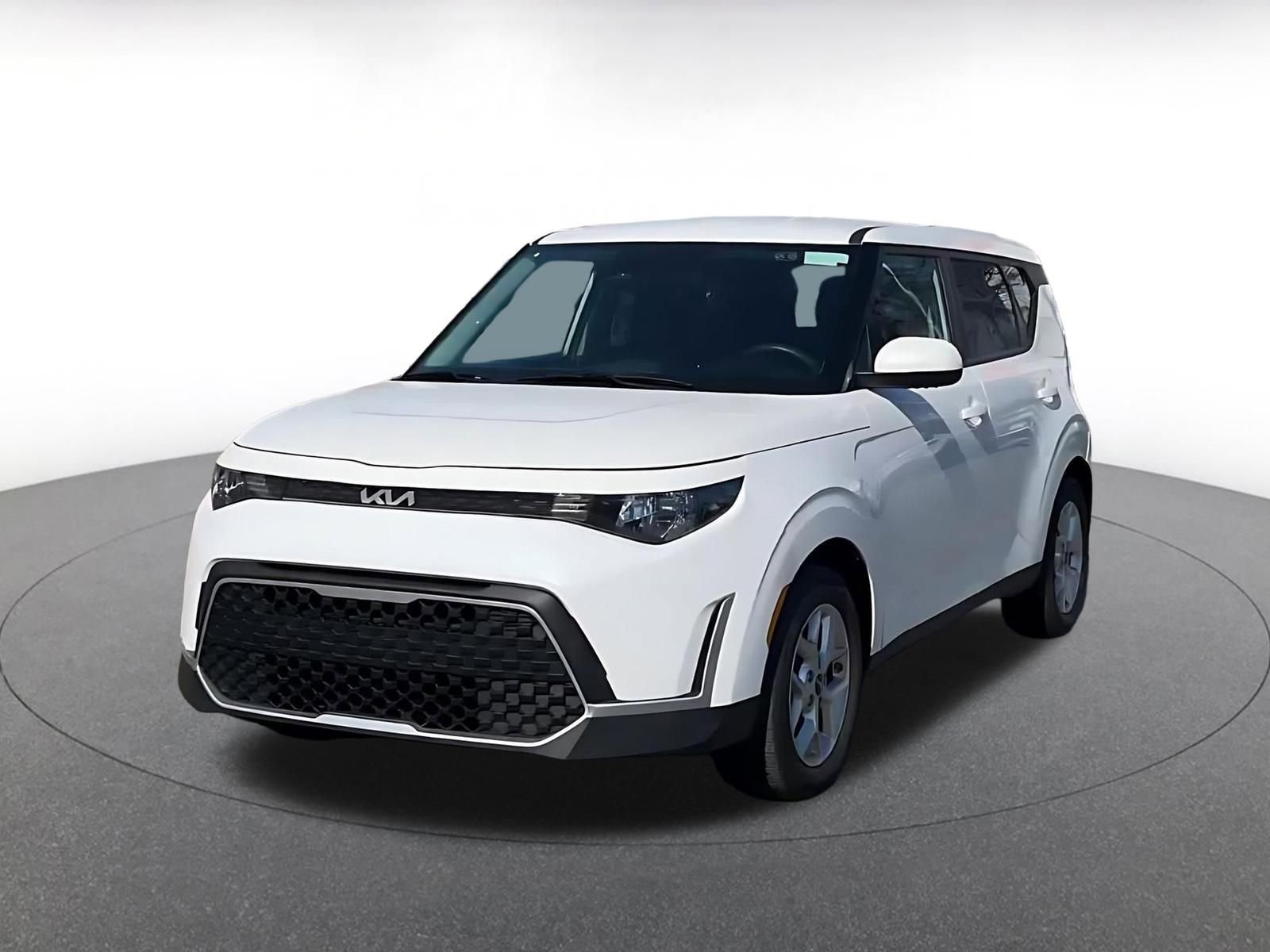 Used 2025 Kia Soul LX w/ LX Technology Package FWD image 7