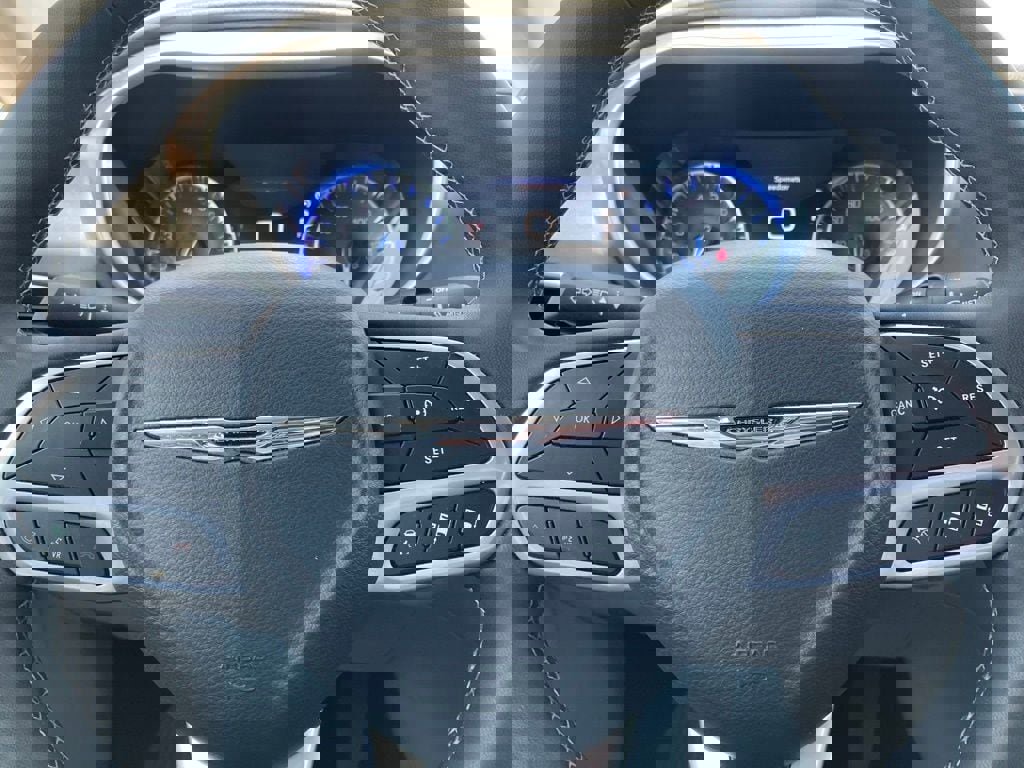 Used 2024 Chrysler Pacifica Touring-L image 18