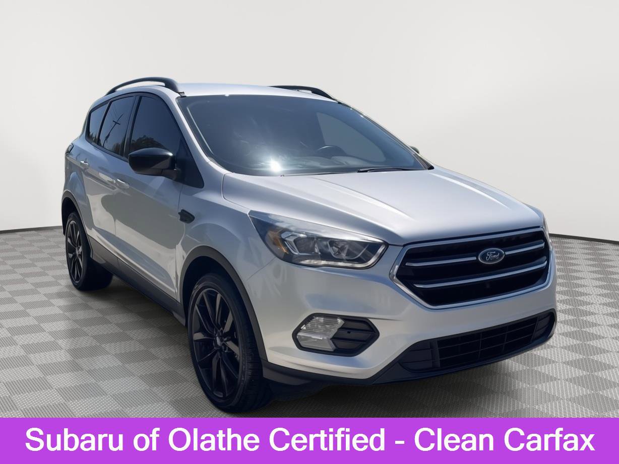 Used 2018 Ford Escape SE w/ SE Sport Appearance Package FWD image 1