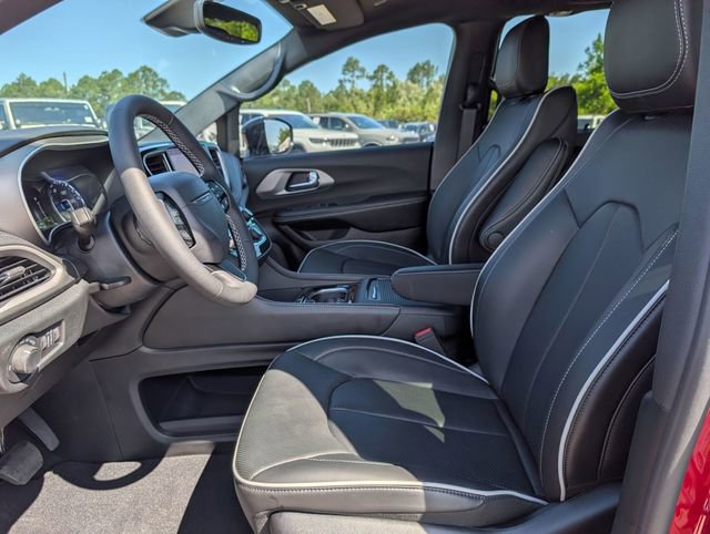 New 2027 Chrysler Pacifica Limited FWD image 14