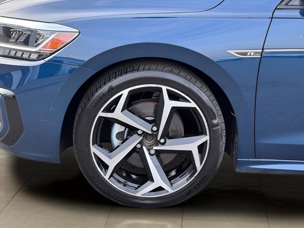 Used 2022 Volkswagen Passat 2.0T R-Line image 38